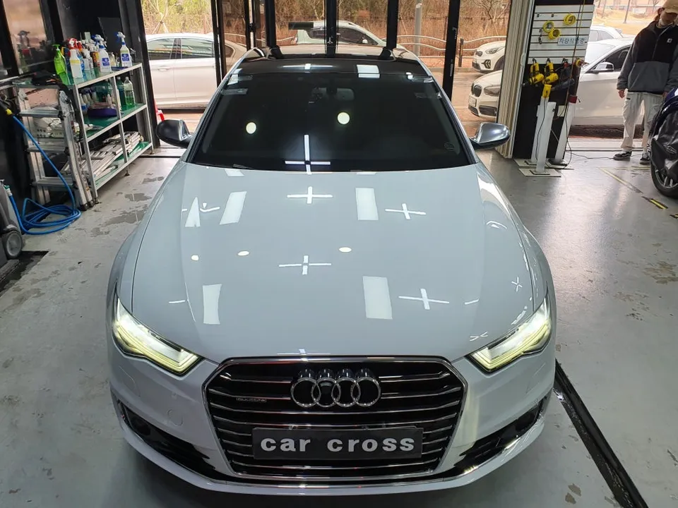 Audi A6のカーラッピング事例|費用目安と仕上がり 施工写真 1-2