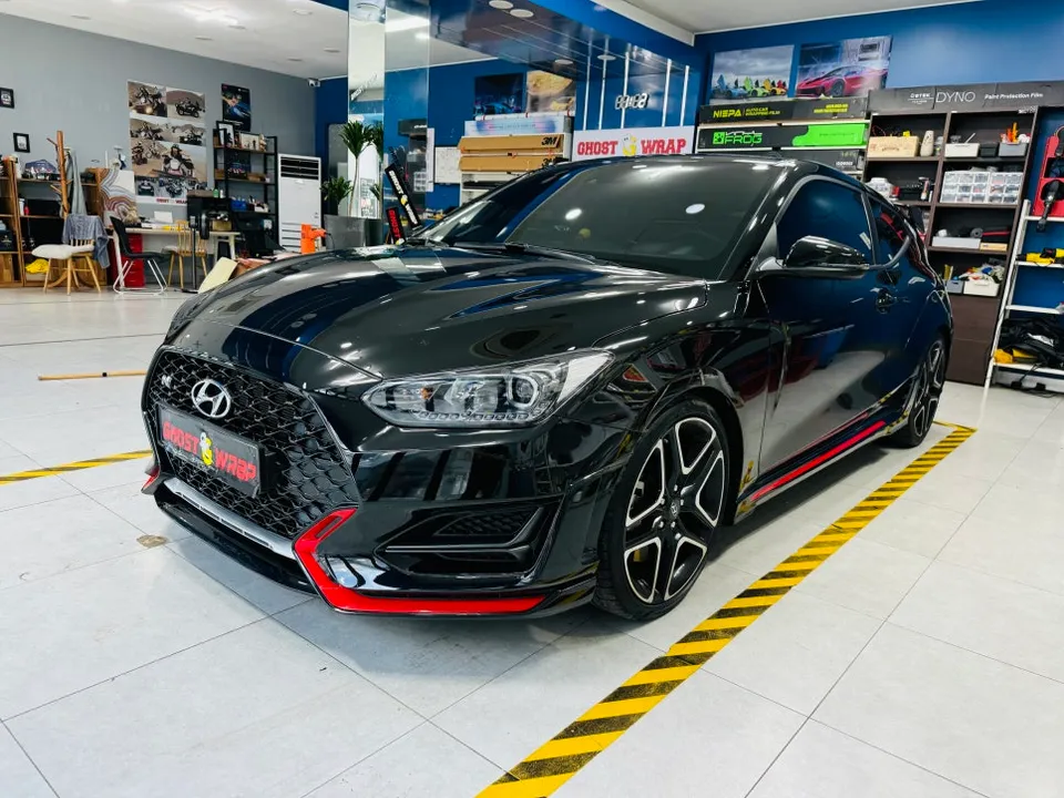 Hyundai Veloster Nのカーラッピング事例|費用目安・仕上がり 施工写真 2-1