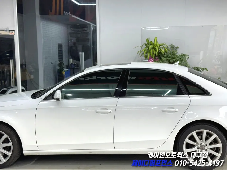 Audi A4のカーフィルム施工事例｜費用目安・仕上がり 施工写真 3