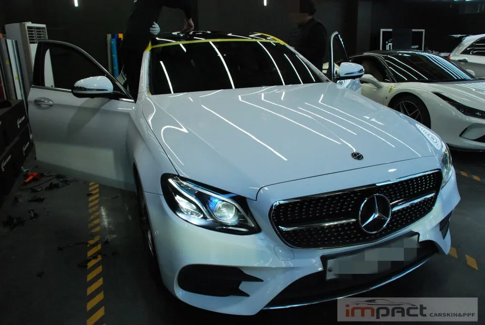 Mercedes-Benz E300のカーラッピング事例｜費用目安・仕上がり 施工写真 1-3