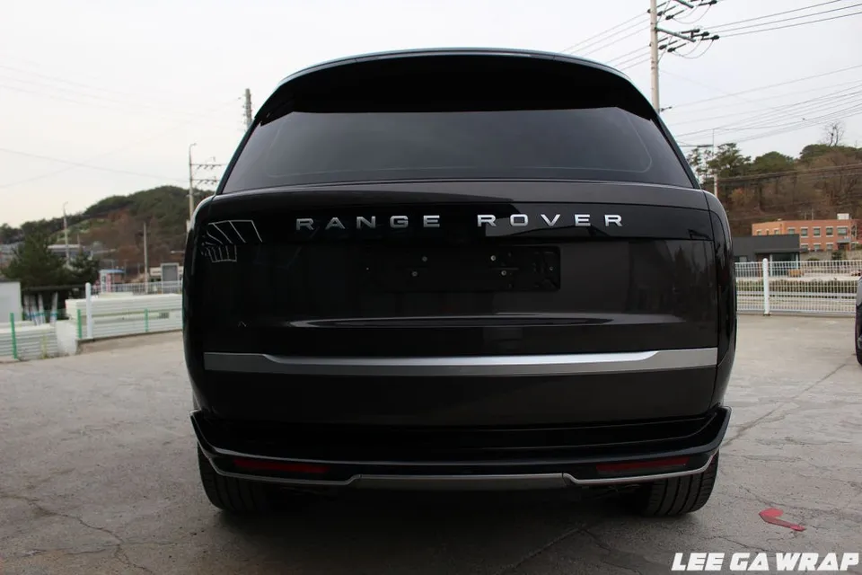 Land Rover Vogueのカーラッピング事例|ブラックパックで高級感をアップ 施工写真 3-1