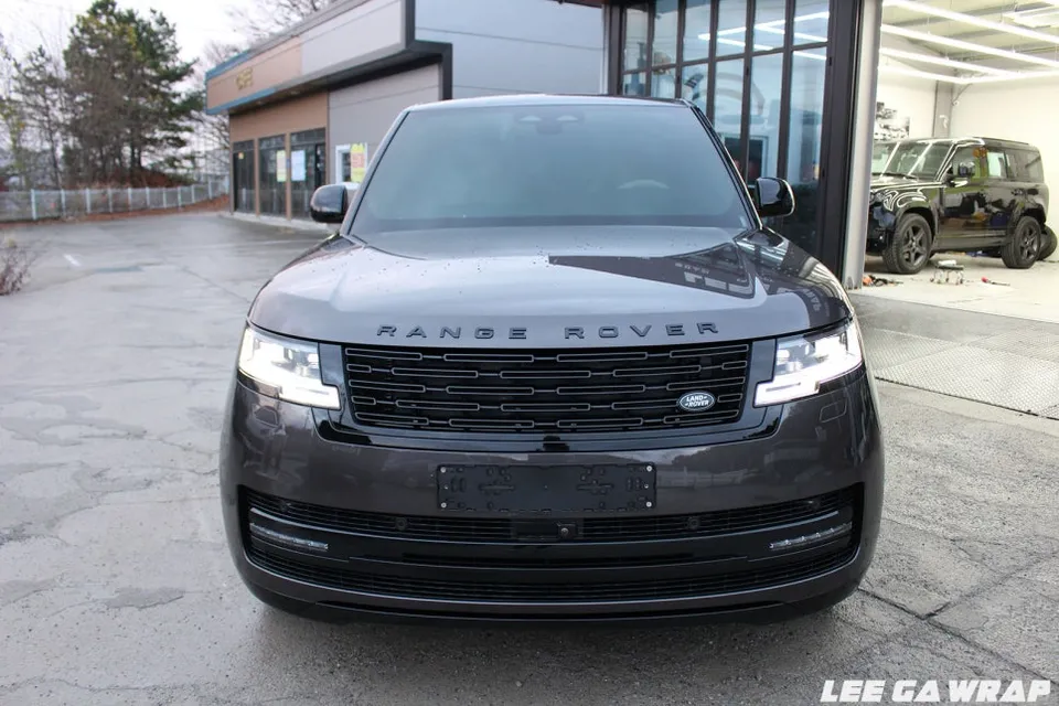 Land Rover Vogueのカーラッピング事例|ブラックパックで高級感をアップ 施工写真 2-3