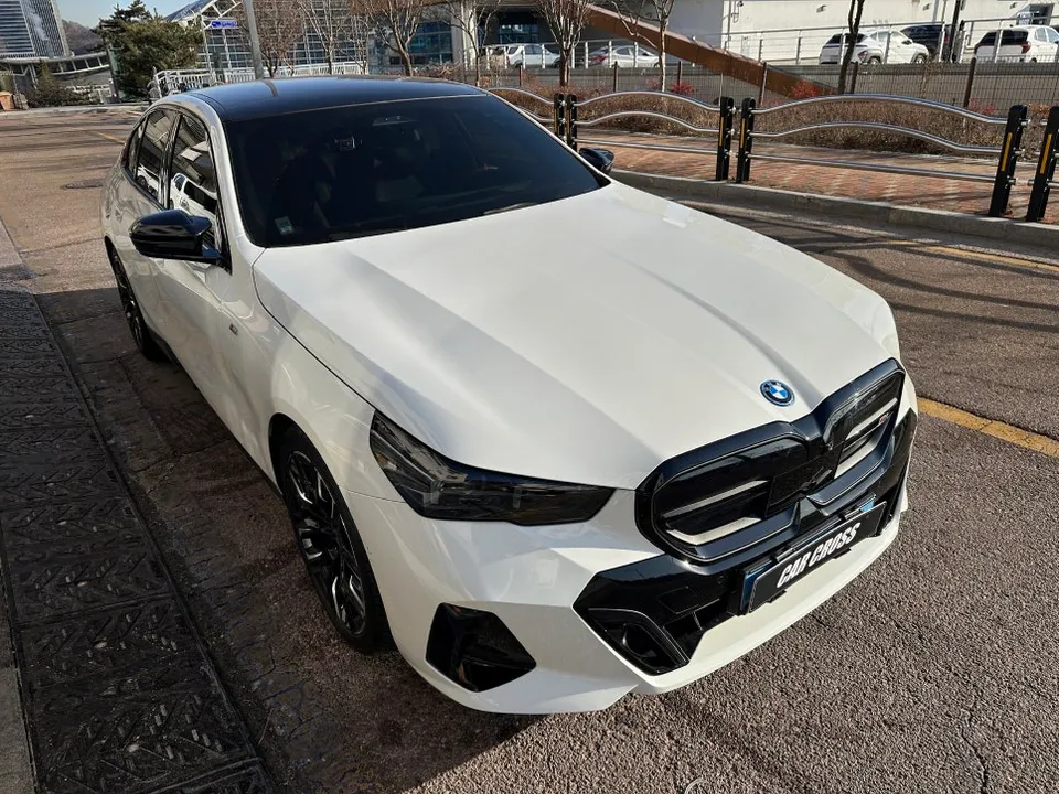 BMW i5のPPF施工事例|費用目安と仕上がり 施工写真 3-1
