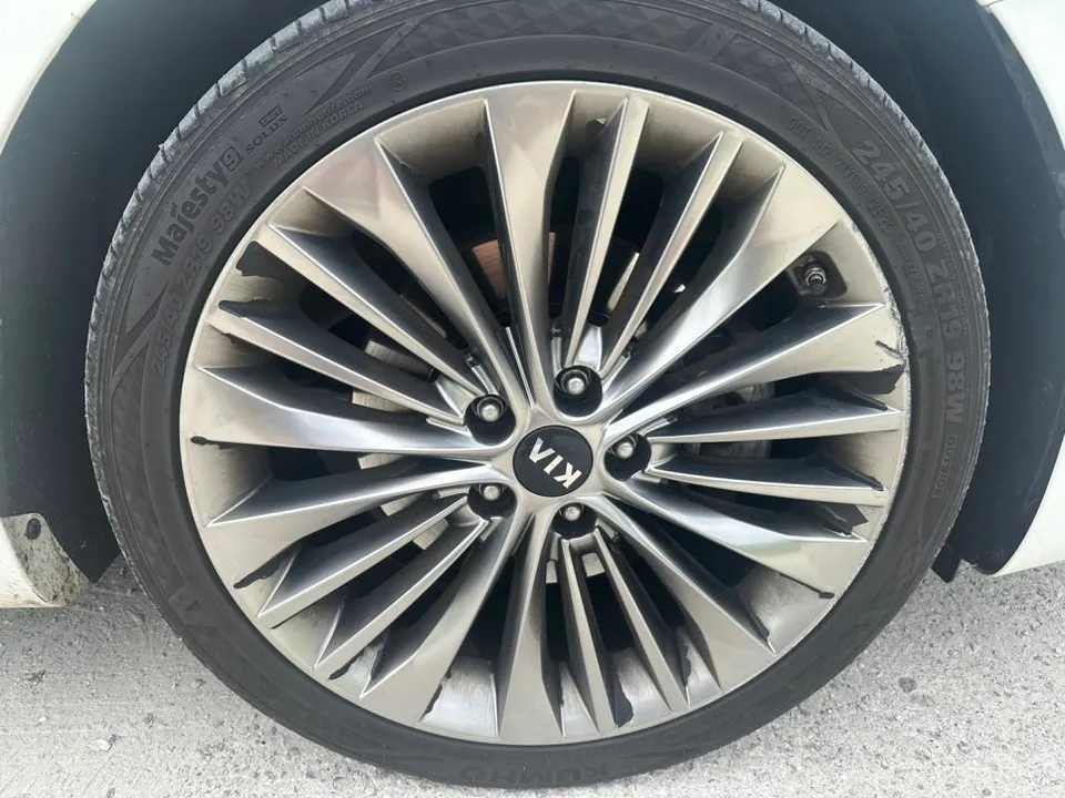 Kia K900のホイールリペア・塗装事例 施工写真 4-1