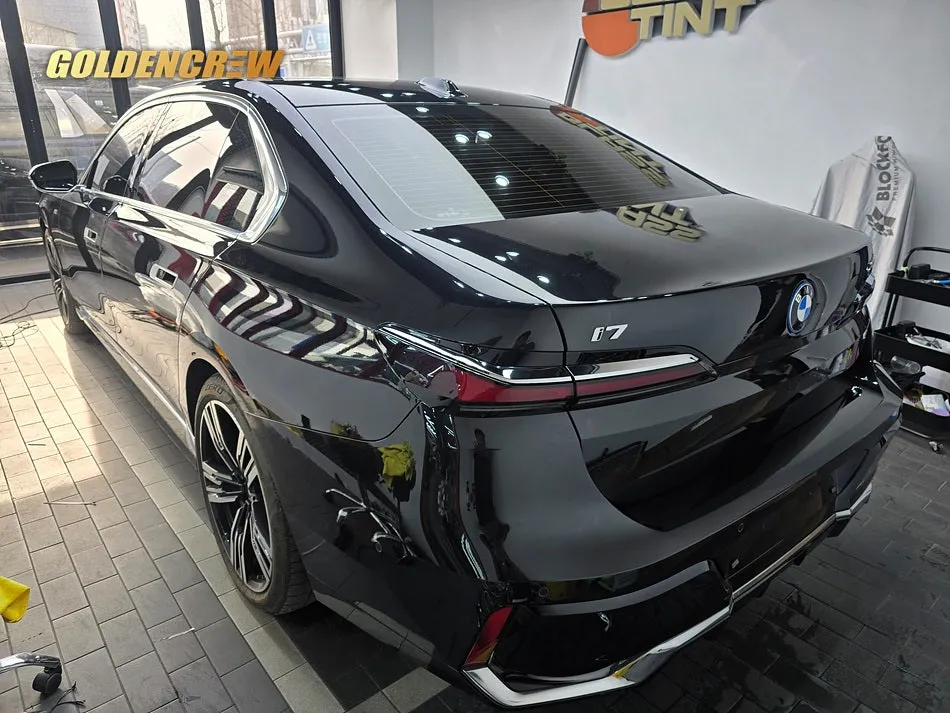 BMW i7 カーラッピング事例:サテンダークグレーで高級感をプラス 施工写真 1-2