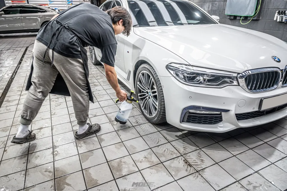 BMW 5 Seriesのガラスコーティング事例|費用目安と仕上がり 施工写真 2-2