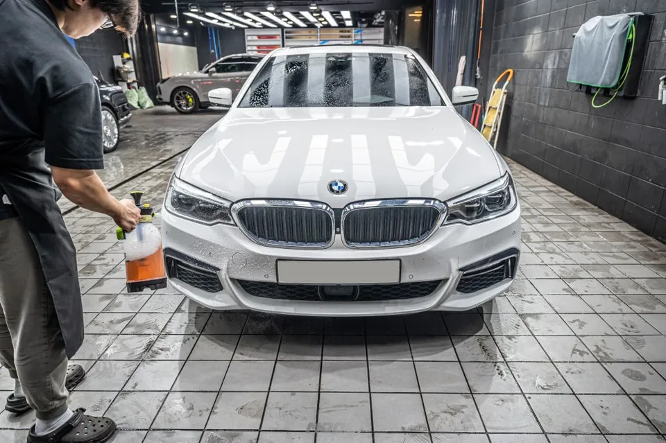 BMW 5 Seriesのガラスコーティング事例|費用目安と仕上がり 施工写真 3-2