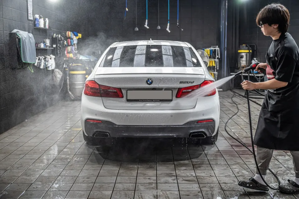 BMW 5 Seriesのガラスコーティング事例|費用目安と仕上がり 施工写真 3-3