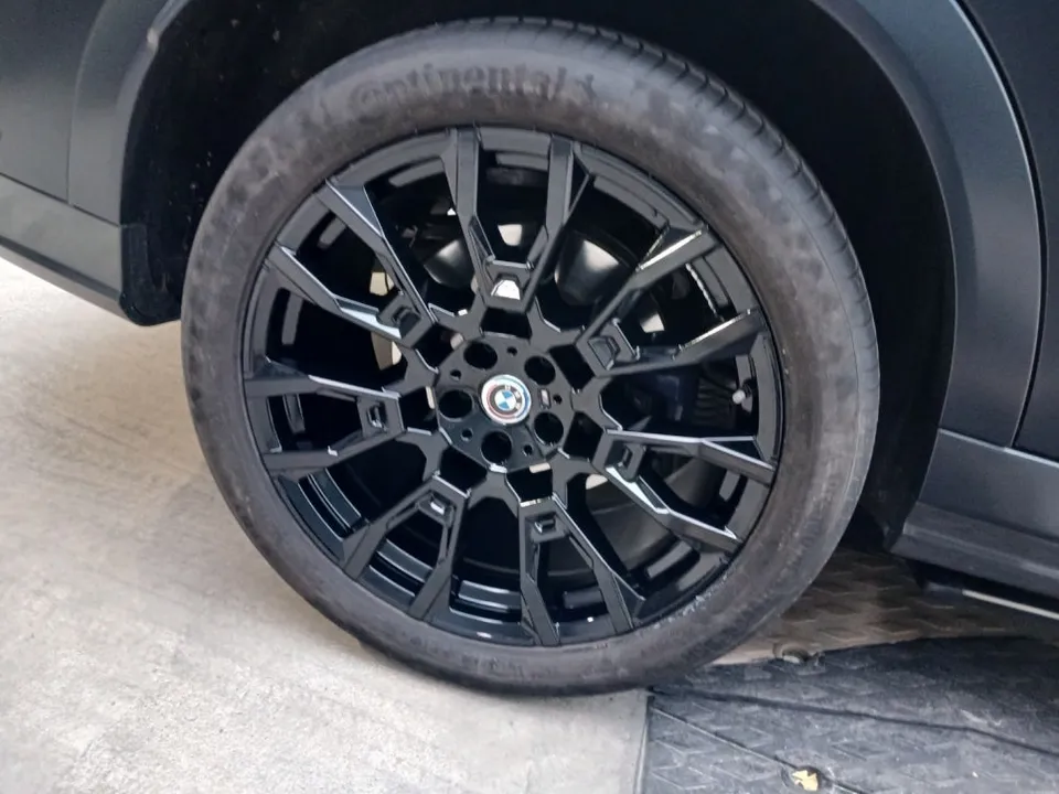 BMW X6のホイールリペア・塗装事例 施工写真 2-1