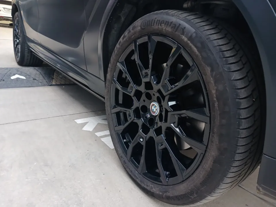 BMW X6のホイールリペア・塗装事例 施工写真 4-2