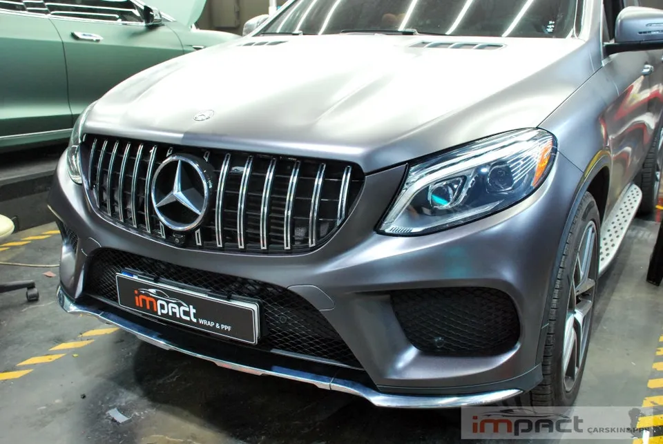 Mercedes-Benz GLEのカーラッピング事例|サテンダークグレー 施工写真 3-2