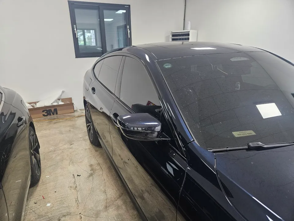 BMW 6GT chrome delete - BMW 6GT Chrome Delete Review: Sleek Blackout Trim Upgrade photo 4