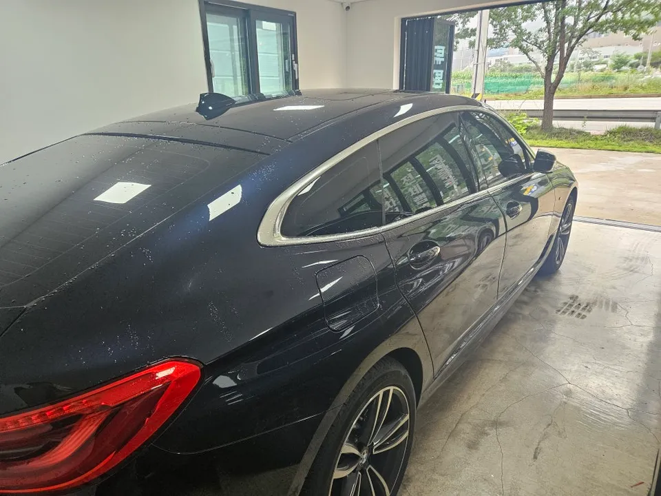 BMW 6GT chrome delete - BMW 6GT Chrome Delete Review: Sleek Blackout Trim Upgrade photo 5
