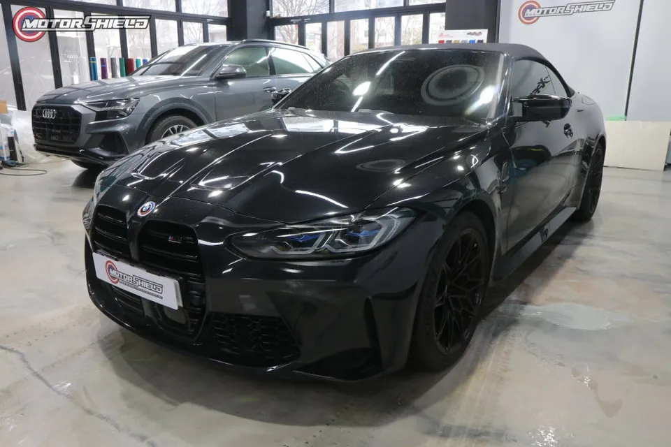 BMW M4のカーラッピング事例|費用目安・仕上がり 施工写真 1-1