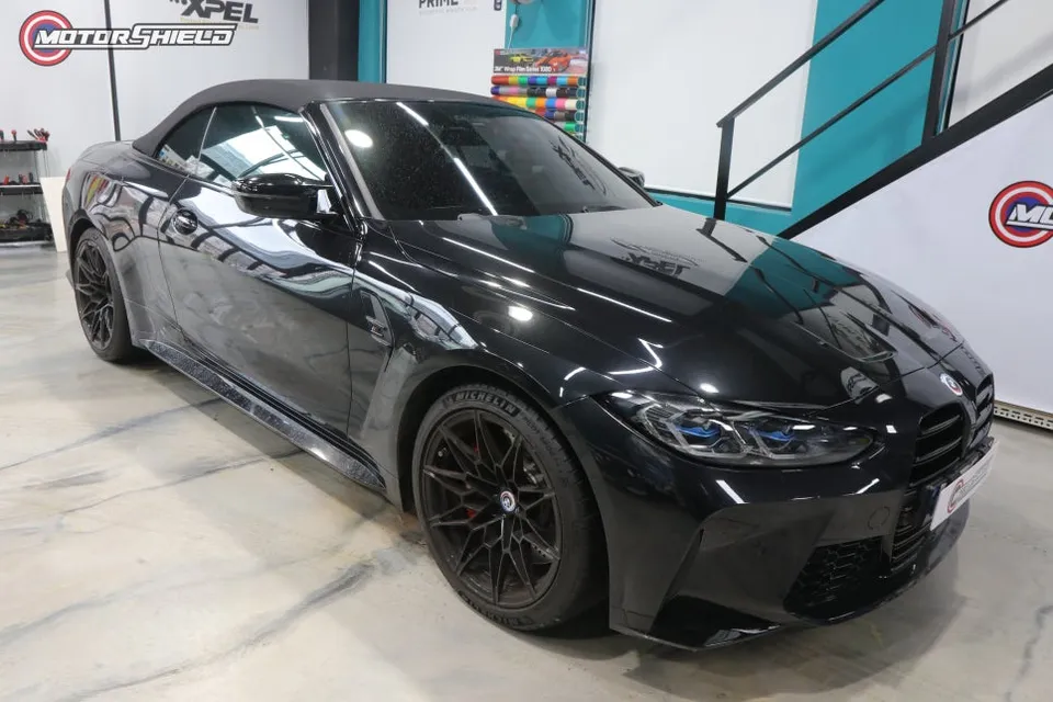 BMW M4のカーラッピング事例|費用目安・仕上がり 施工写真 2-1
