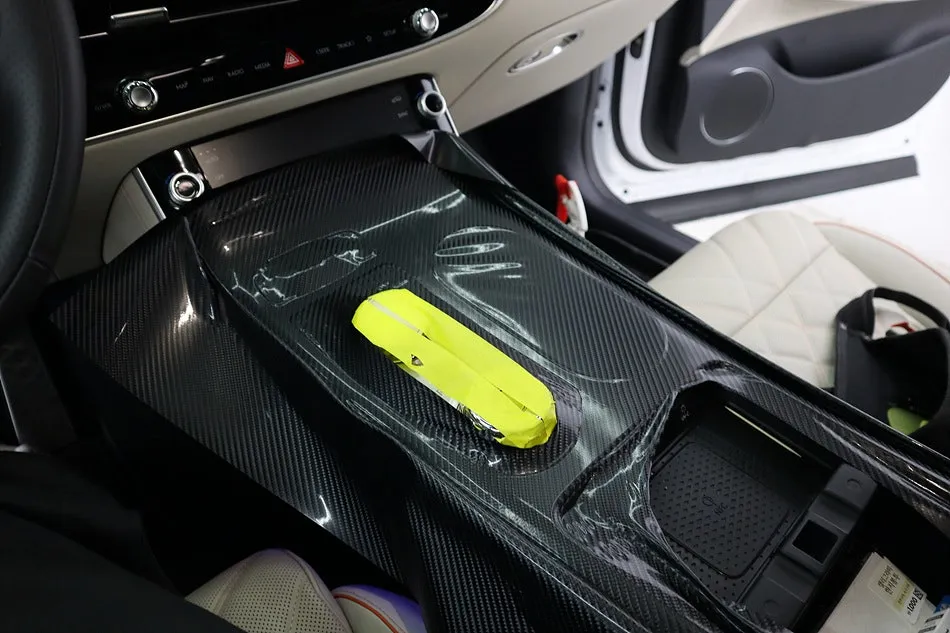 Genesis GV70 vinyl wrap - Genesis GV70 Interior Carbon Wrap Review — Enhanced Protection &  photo 5