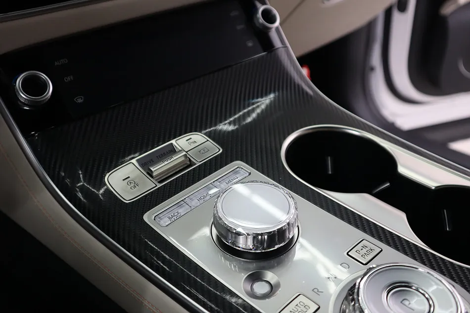 Genesis GV70のカーラッピング事例|実施工費用の目安 写真