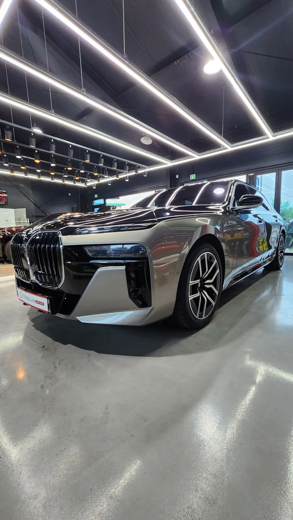 BMW 7 Seriesのカーラッピング事例|費用目安・仕上がり 施工写真 1-3