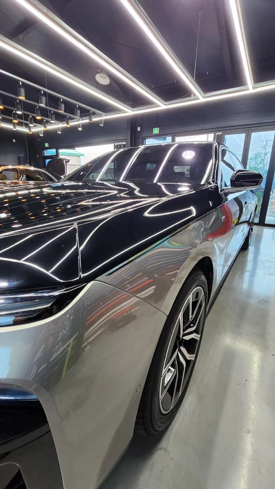 BMW 7 Seriesのカーラッピング事例|費用目安・仕上がり 施工写真 2-3