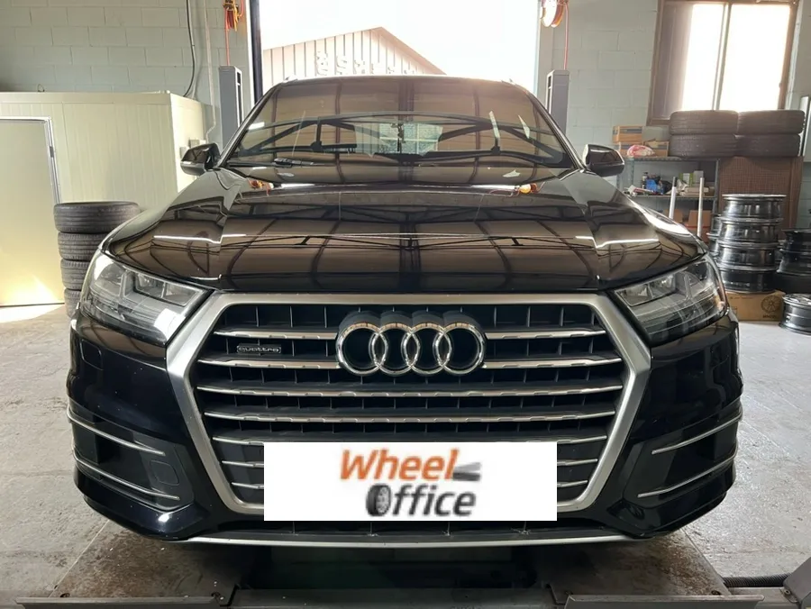 Audi Q7のホイールリペア・塗装事例 施工写真 2-1