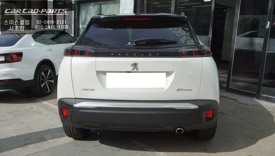 Peugeot 2008のドラレコ取付事例|QHD高画質・駐車監視 施工写真 1-2