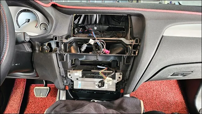 BMW X4 android head unit - BMW X4 Android Head Unit Upgrade: Seamless Integration photo 3