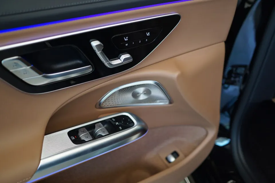 Mercedes-Benz E-Class W214 ambient lighting - Mercedes-Benz E-Class W214 Ambient Lighting Upgrade photo 5