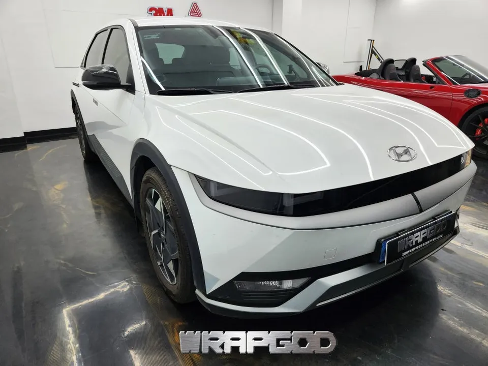Hyundai IONIQのカーラッピング事例|費用目安・仕上がり 施工写真 2-1