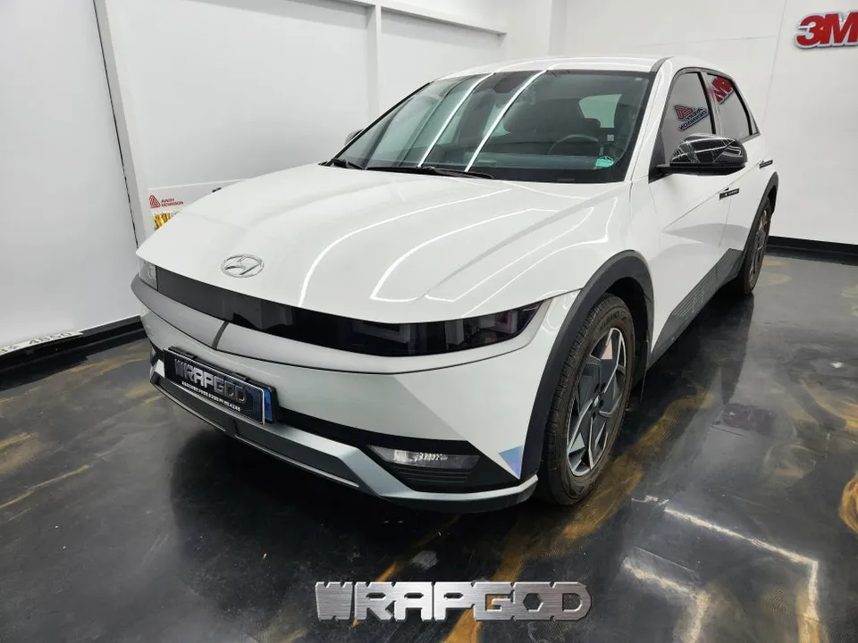 Hyundai IONIQのカーラッピング事例|費用目安・仕上がり 施工写真 3-1