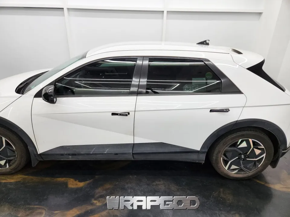 Hyundai IONIQのカーラッピング事例|費用目安・仕上がり 施工写真 1-2
