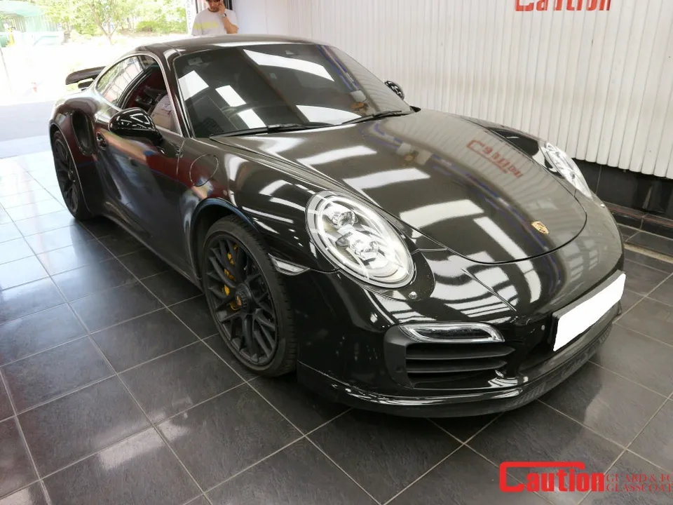 ポルシェ911のカーラッピング事例|費用目安と仕上がり 施工写真 1-2