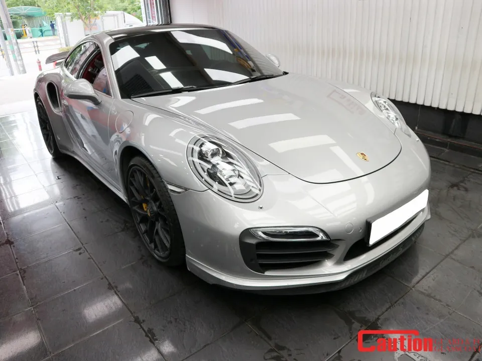 ポルシェ911のカーラッピング事例|費用目安と仕上がり 施工写真 2-2