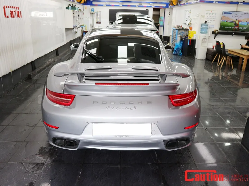 ポルシェ911のカーラッピング事例|費用目安と仕上がり 施工写真 3-2