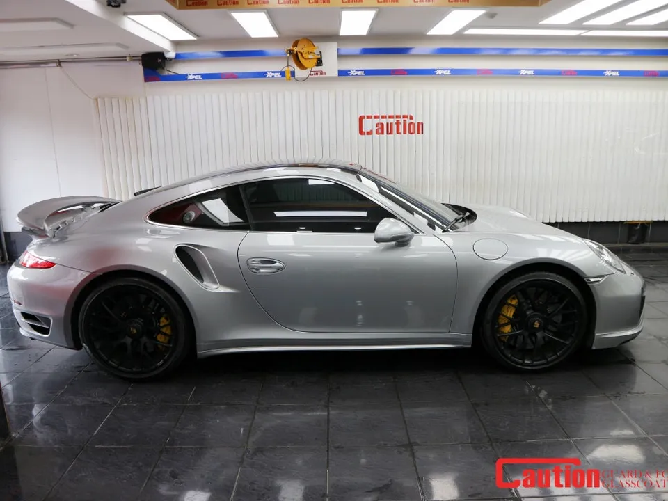 ポルシェ911のカーラッピング事例|費用目安と仕上がり 施工写真 1-3