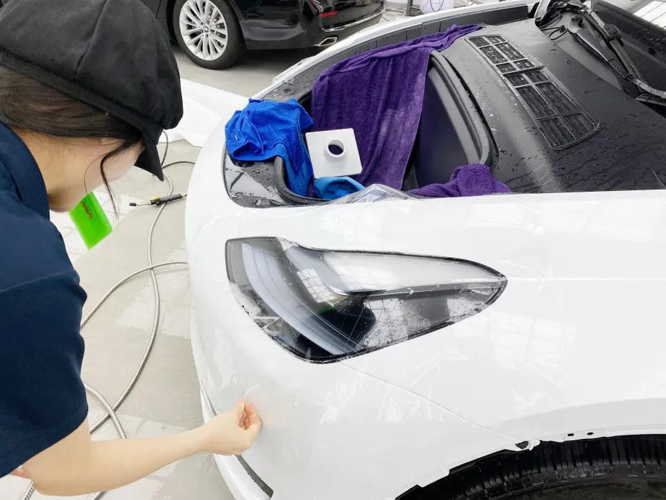Tesla Model YのPPF施工事例｜費用目安と仕上がり 施工写真 3-1
