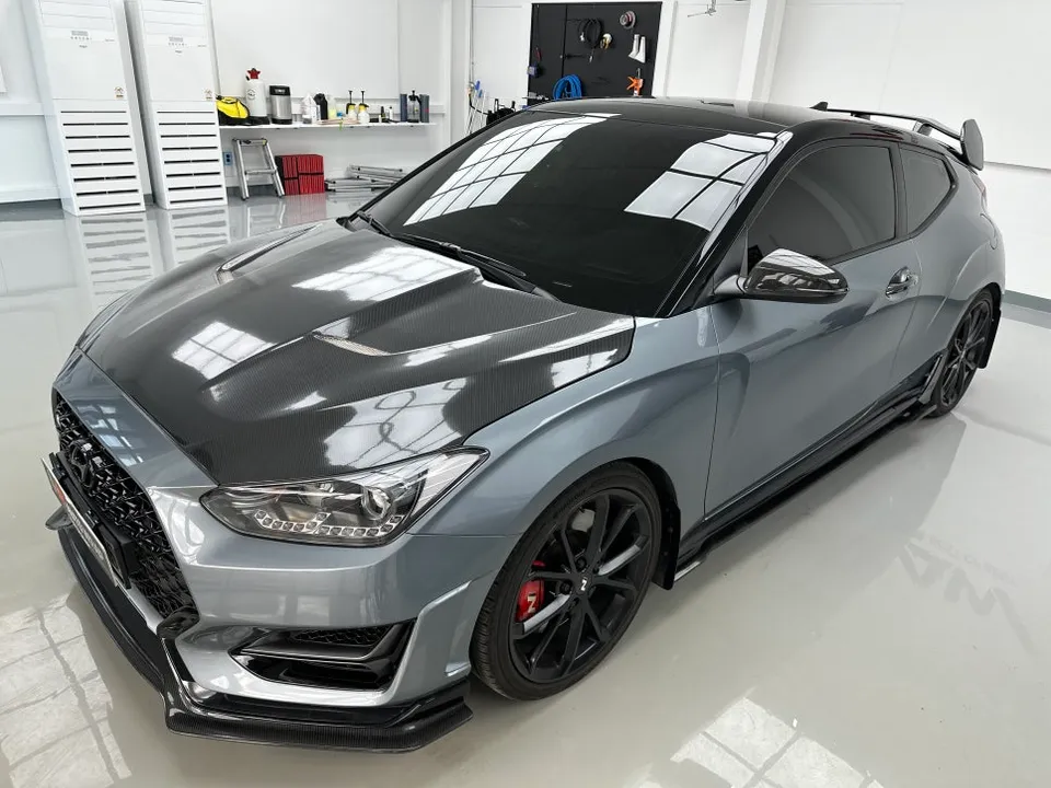 Hyundai Veloster Nのカーラッピング事例|費用目安・仕上がり 施工写真 2-3