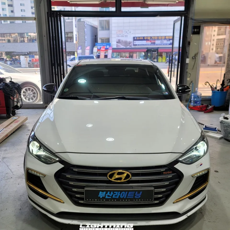 Hyundai Elantraのカーフィルム施工事例|費用目安・仕上がり 施工写真 1-3
