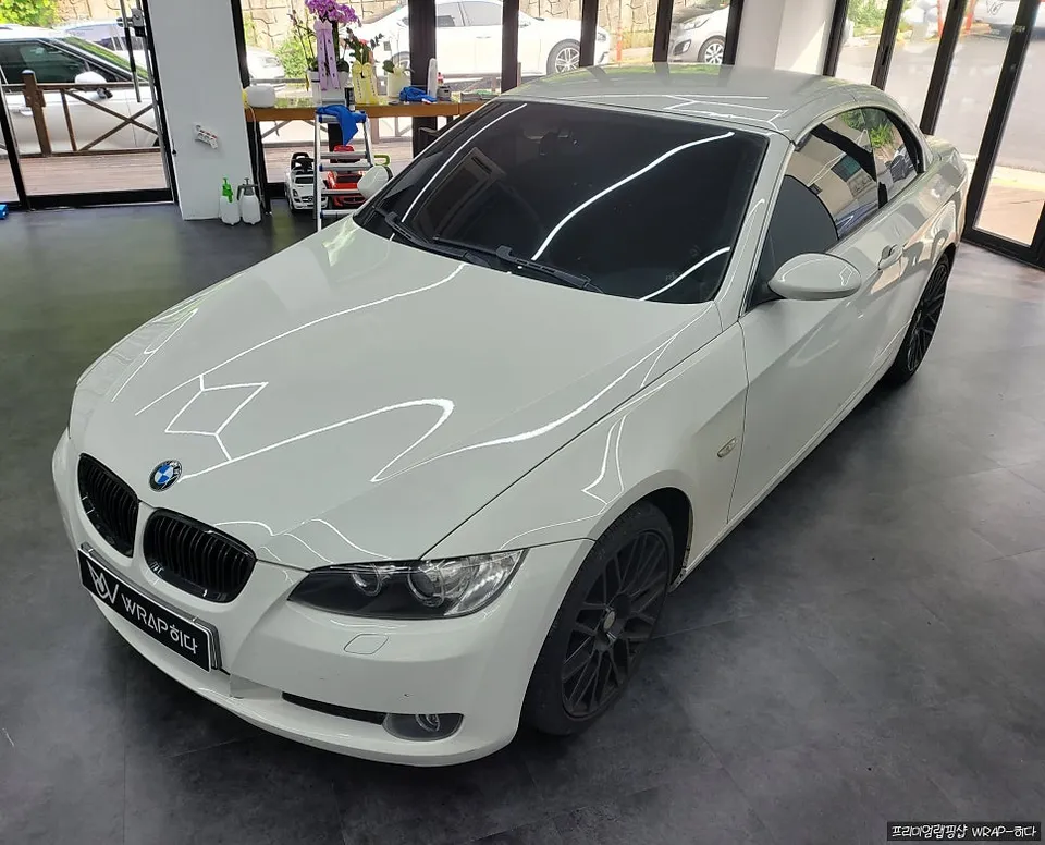BMW 3 Seriesのカーラッピング事例|費用目安・仕上がり 施工写真 3-1