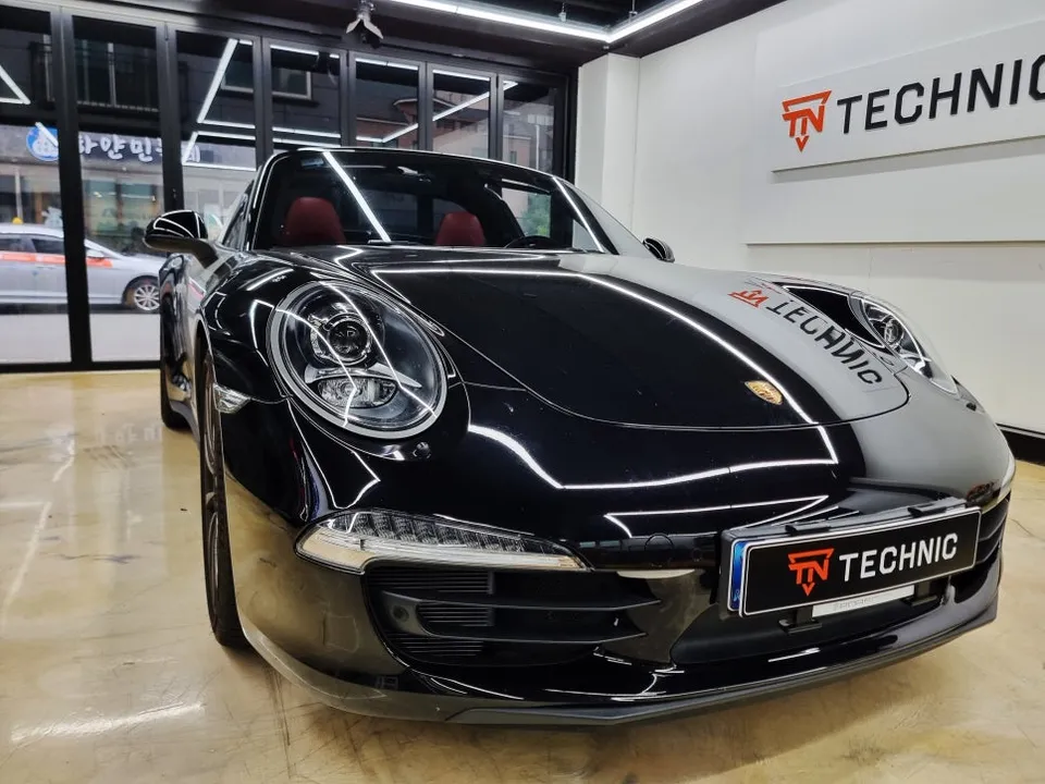 ポルシェ 911 Targaのカーラッピング事例|高光沢フィルム 施工写真 2-1