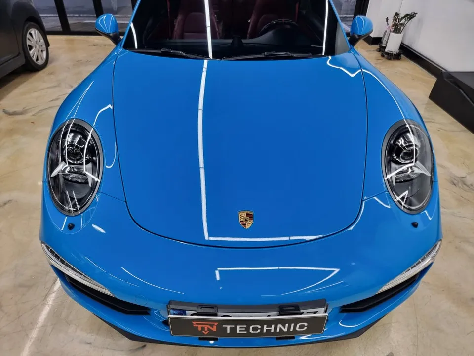 ポルシェ 911 Targaのカーラッピング事例|高光沢フィルム 施工写真 3-1