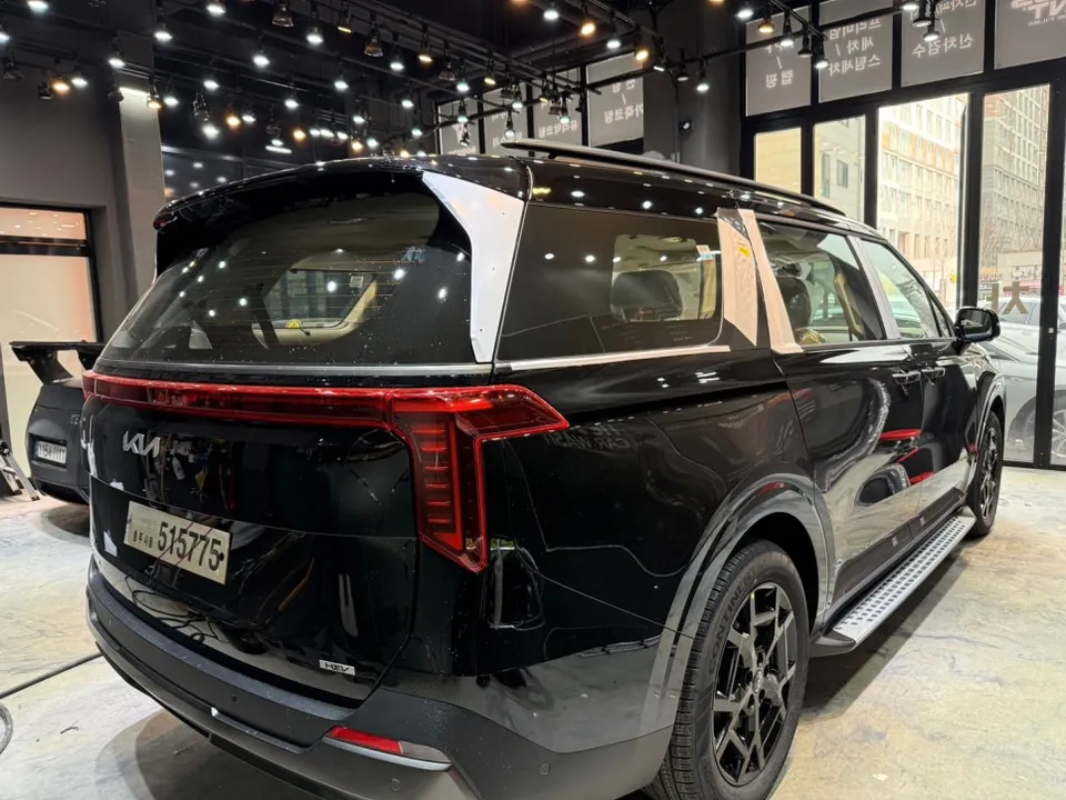 Kia Carnivalのドラレコ取付事例|費用目安と仕上がり 施工写真 3-1
