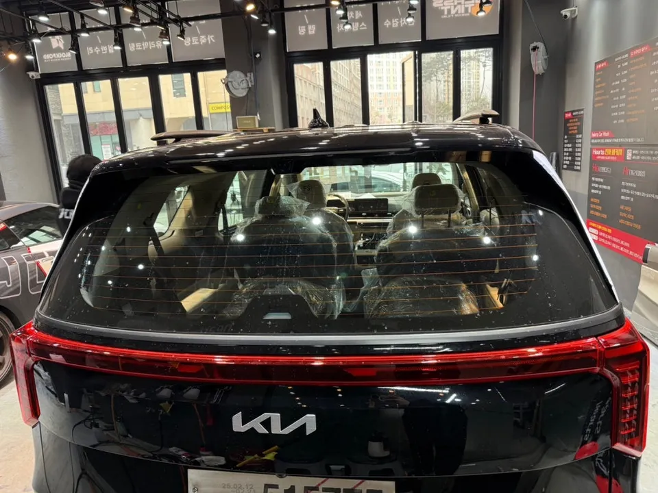 Kia Carnivalのドラレコ取付事例|費用目安と仕上がり 施工写真 1-2