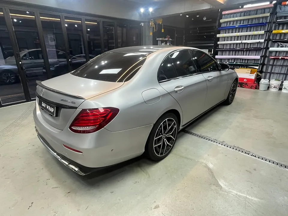 Mercedes-Benz Eクラスのカーラッピング事例|費用目安・仕上がり 施工写真 3-3