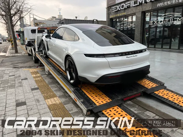 Porsche TaycanのPPF施工事例 施工写真 2