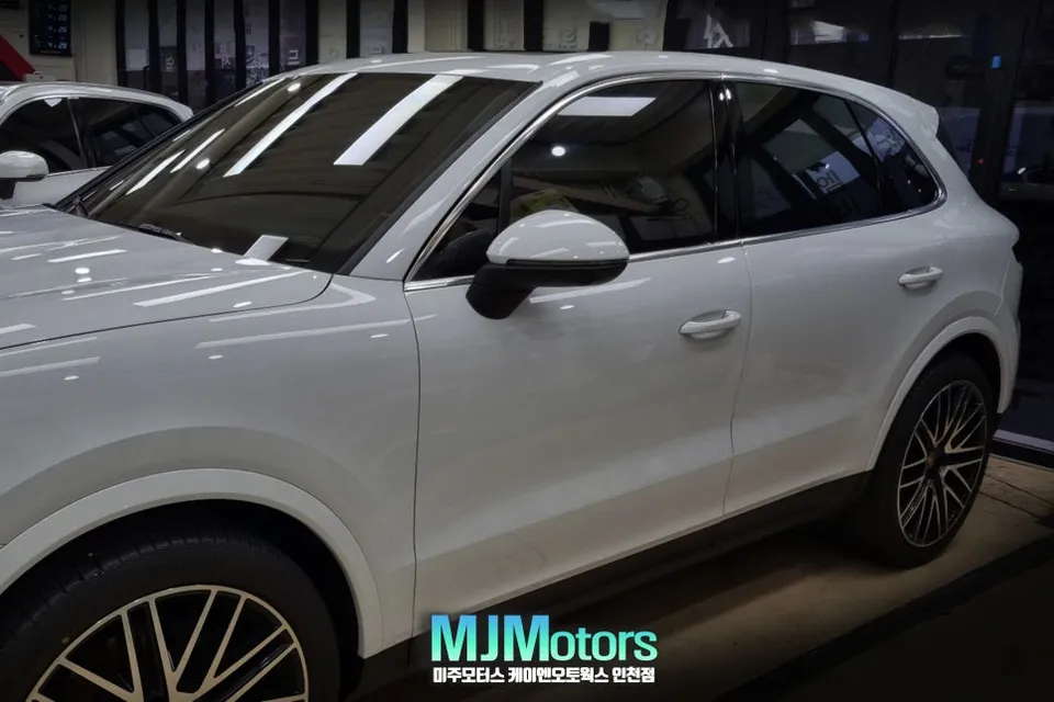 Porsche Cayenne Window Tinting Review - Cool & Clear photo 2
