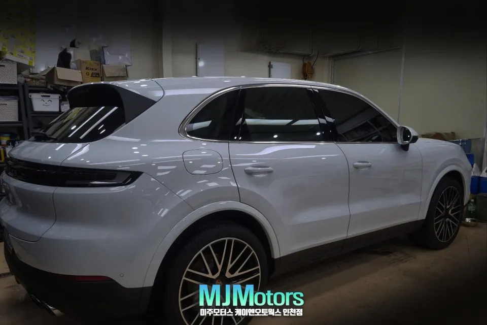 Porsche Cayenne window tinting - Porsche Cayenne Window Tinting Review - Cool & Clear photo 3