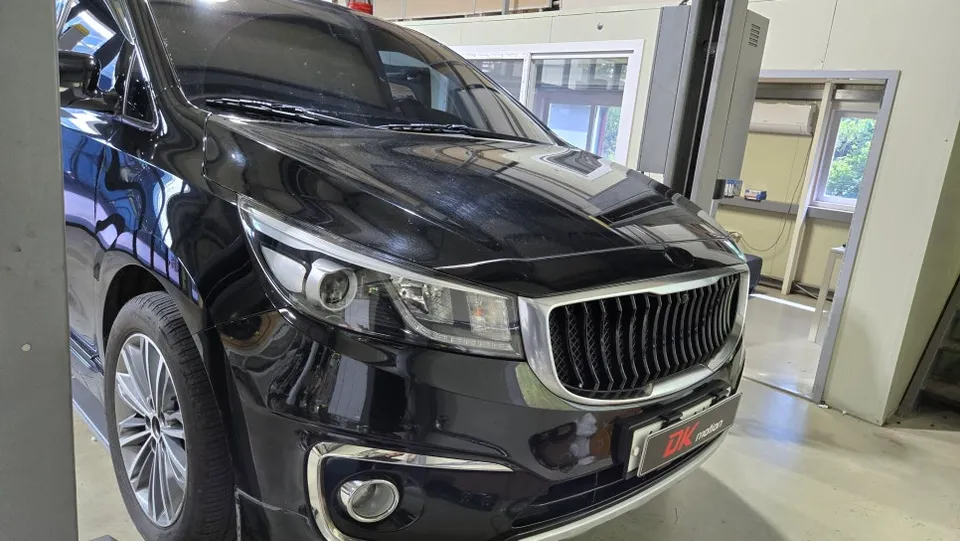 Kia Carnival KA4 body kit installation result