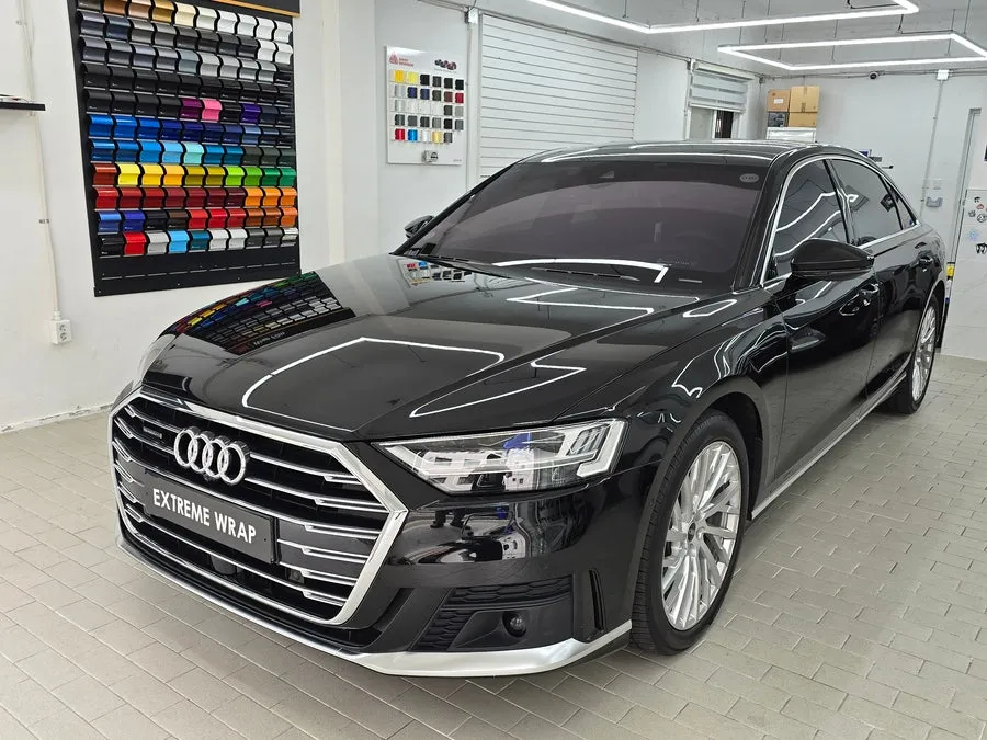 Audi A8のカーラッピング事例|クロームパーツをブラック化 施工写真 1-1