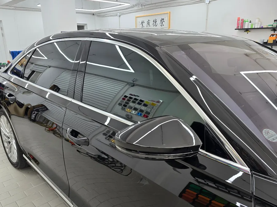 Audi A8のカーラッピング事例|クロームパーツをブラック化 施工写真 2-2