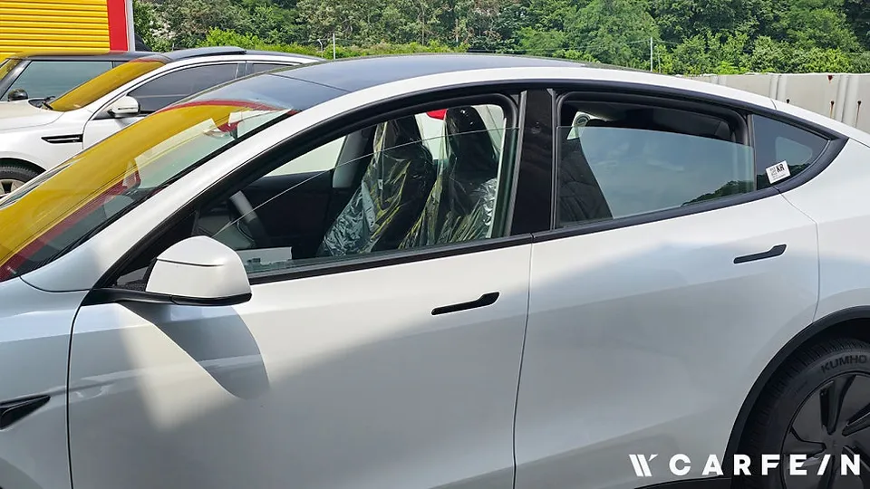 Tesla Model Yのカーフィルム施工事例|費用目安・仕上がり 施工写真 1-3